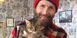 Jovanotti dona 23 quintali di cibo per animali al canile