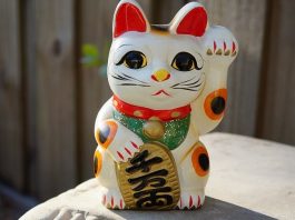 maneki neko gatto portafortuna