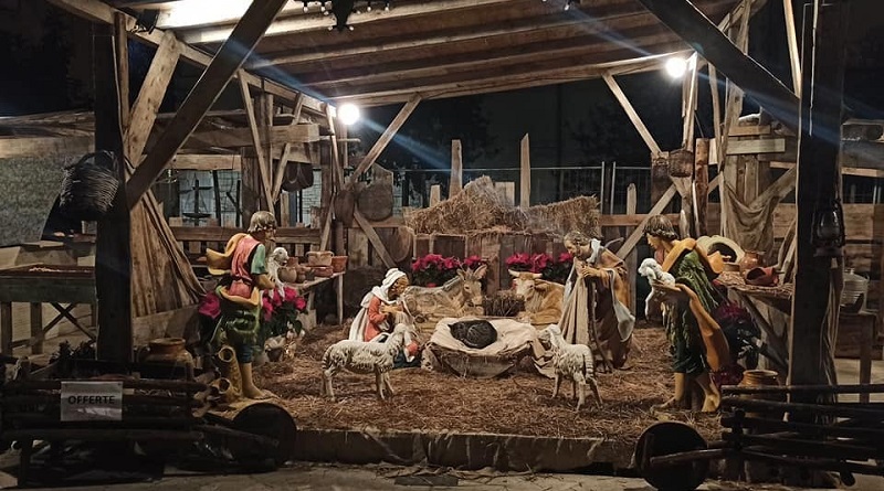 un gatto nel presepe